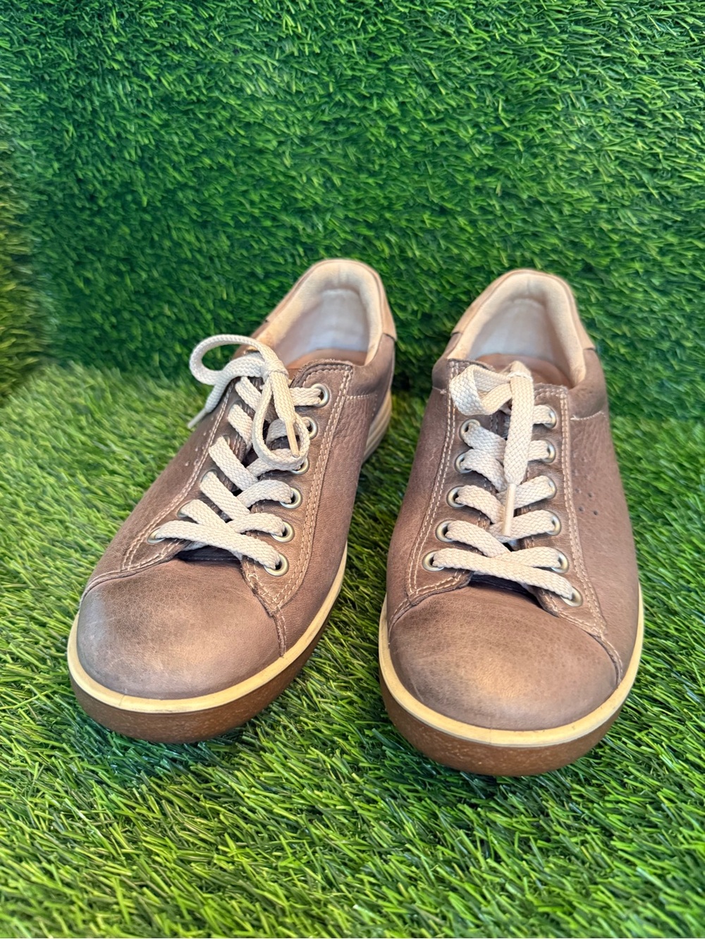 Ecco women’s Brown Leather low Lace-Up Sneakers euro 38 converts to us 7.5